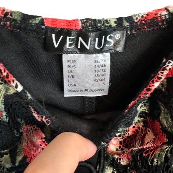 Floral lace off the shoulder Blouse - Picture 2 of 4